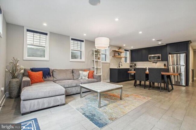 Building Photo - Available Now! Two Bed // Two Bath in Ecki...