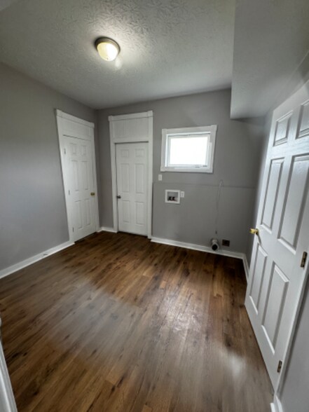 Building Photo - 4000 Glady Rd