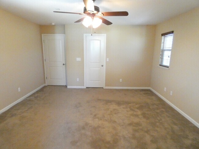 Building Photo - 4/2.5 N. Vacaville home with solar!