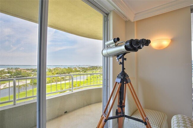 Building Photo - 775 Longboat Club Rd