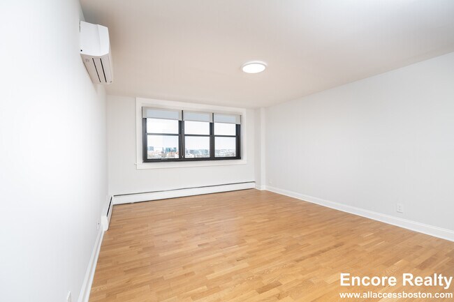 Building Photo - 1410 Columbia Rd