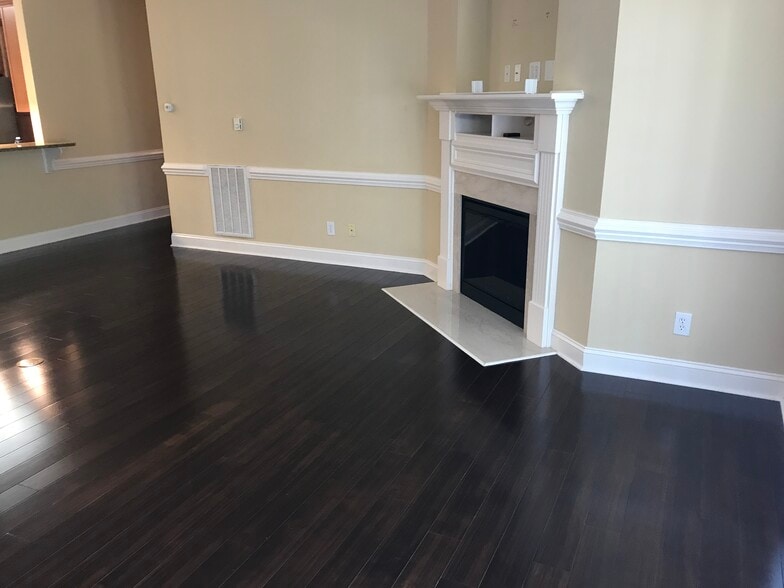 living room - 1931 Dante Ln