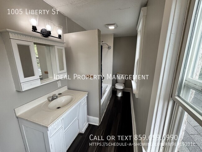 Building Photo - 1005 Liberty St