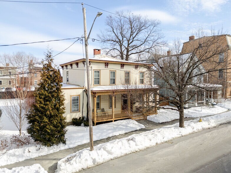 Building Photo - 552 Columbia St