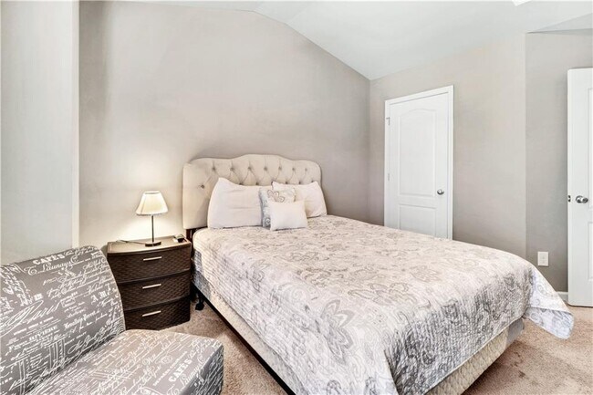 Building Photo - 5084 Whiteoak Terrace SE