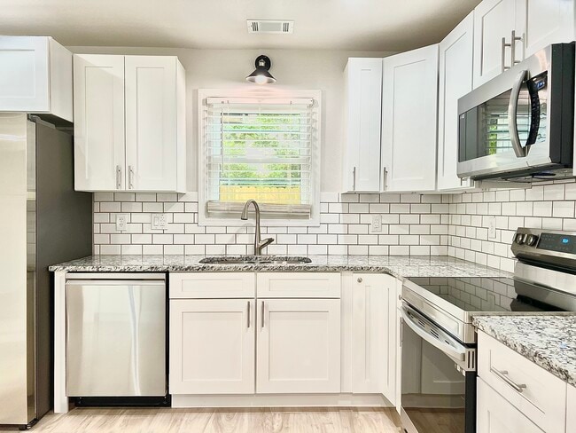 Building Photo - 1340 N Hampton Rd