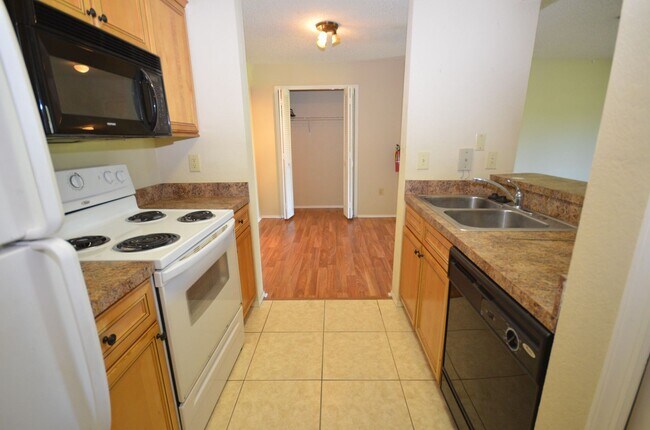 Building Photo - Windsor Park #514