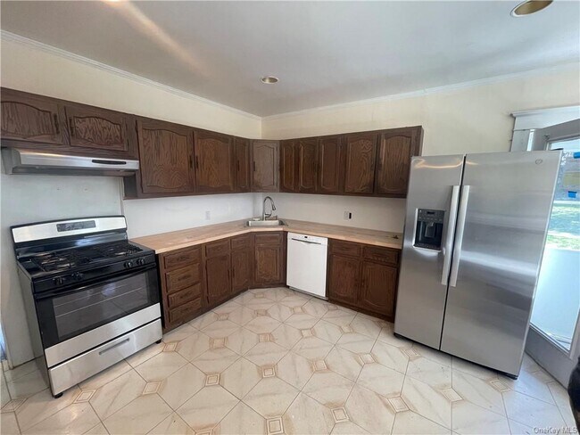 Building Photo - 8 Grove St