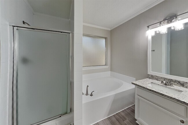 Building Photo - 20402 Avery Point Dr