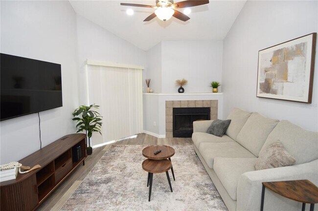 Building Photo - 8754 Mallard Reserve Dr