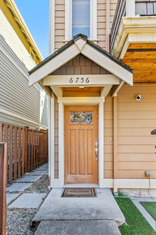 Building Photo - 2bd/1.5ba Seattle Townhouse