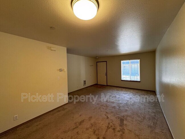 Building Photo - 680 Northpark Ln