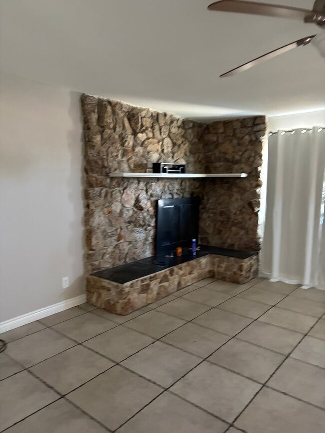 Building Photo - Very Spacious 4 bedroom in Needles, CA