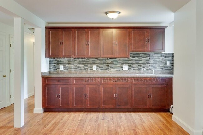 Building Photo - 19 Norton St