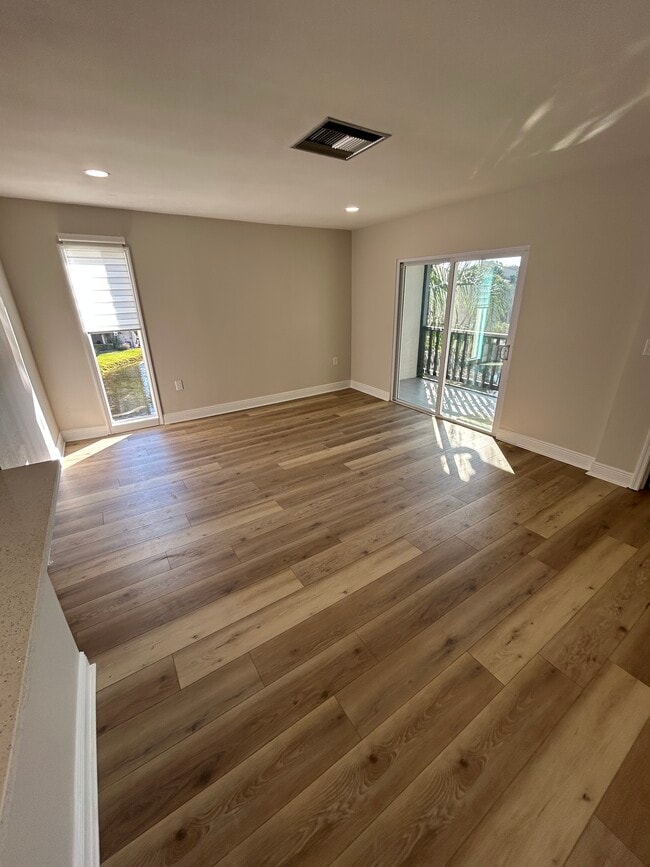 Building Photo - 3848 N Lake Dr