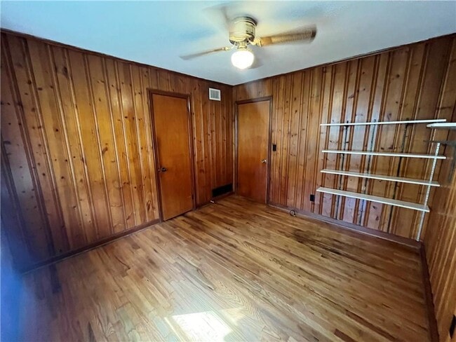 Building Photo - 1148 Center St SW