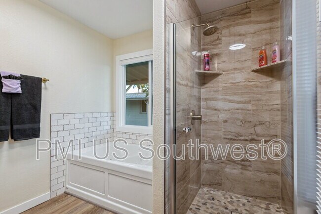 Building Photo - 437 Riverfront Dr