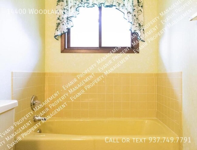 Building Photo - 14400 Woodlawn Dr