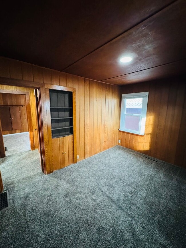 Building Photo - Cozy home 2 Bed 1 Bath