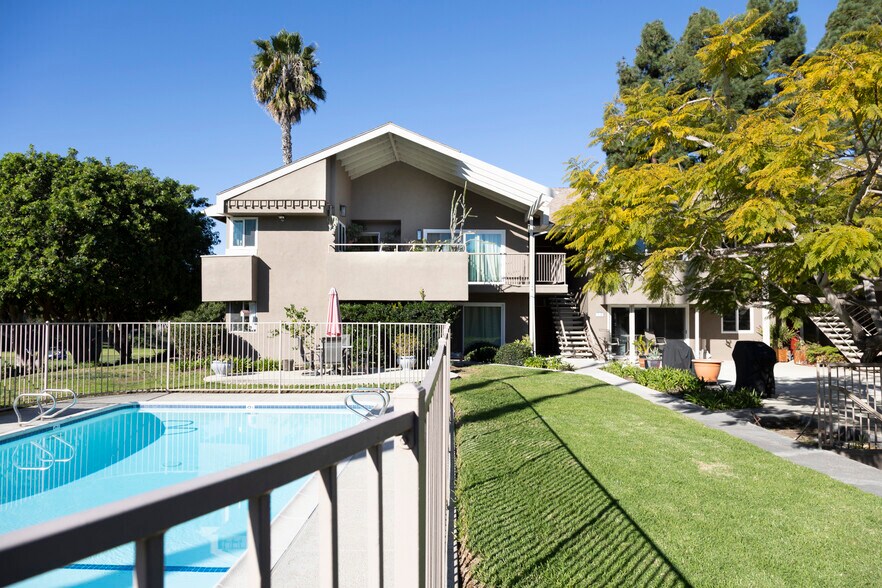 Building Photo - 2517 Navarra Dr