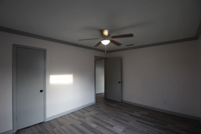 Building Photo - Coming Soon! Updated 3 Bed 2 Bath Rental! ...