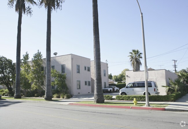 Building Photo - 827 Lindaraxa Park N