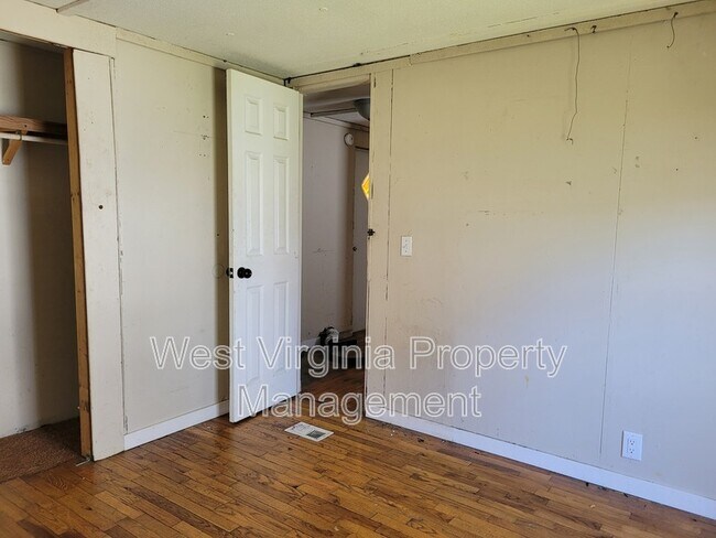 Building Photo - 432 Pocahontas St W