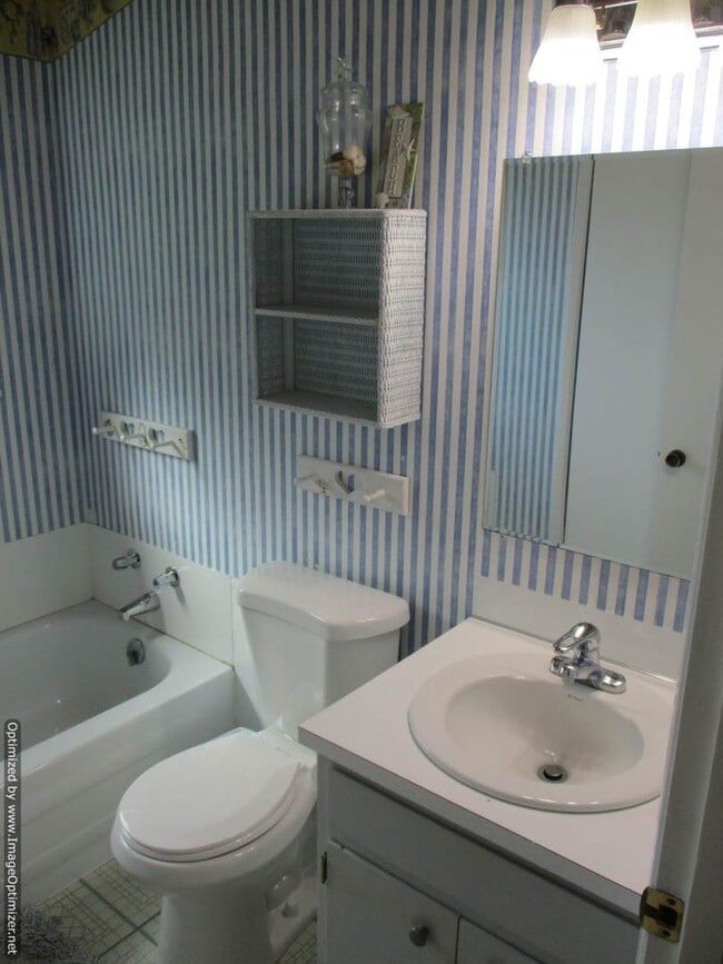 Building Photo - Charming Partially Furnished Waterfront Ho...