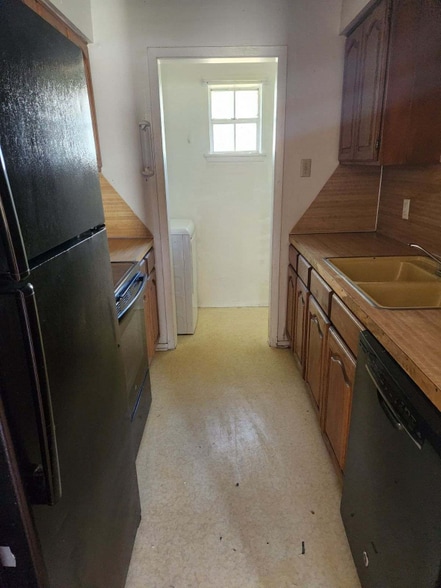 Building Photo - 1008 W 2nd St