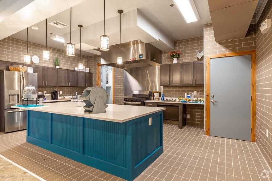 The Retreat Cafe - The Retreat at Grand Prairie