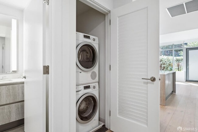 Building Photo - 201 Folsom St