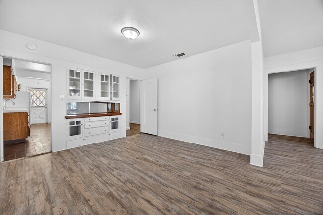 Building Photo - Sunlit Comfort on Kerckhoff – Your Next Happy Home!