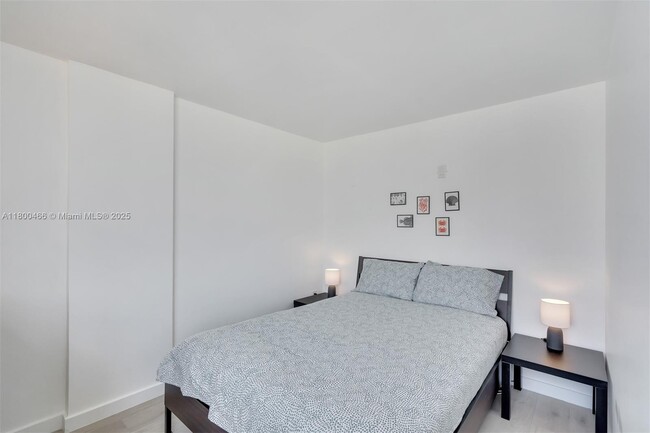 Building Photo - 1255 Collins Ave