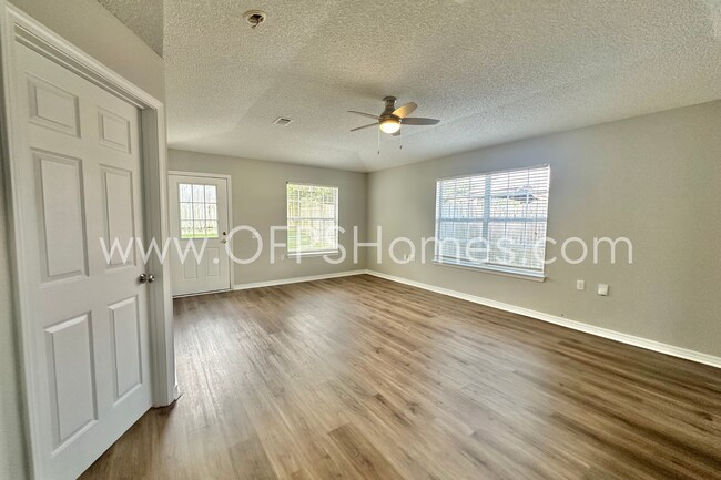 Building Photo - 5593 Shadow Shore Pl