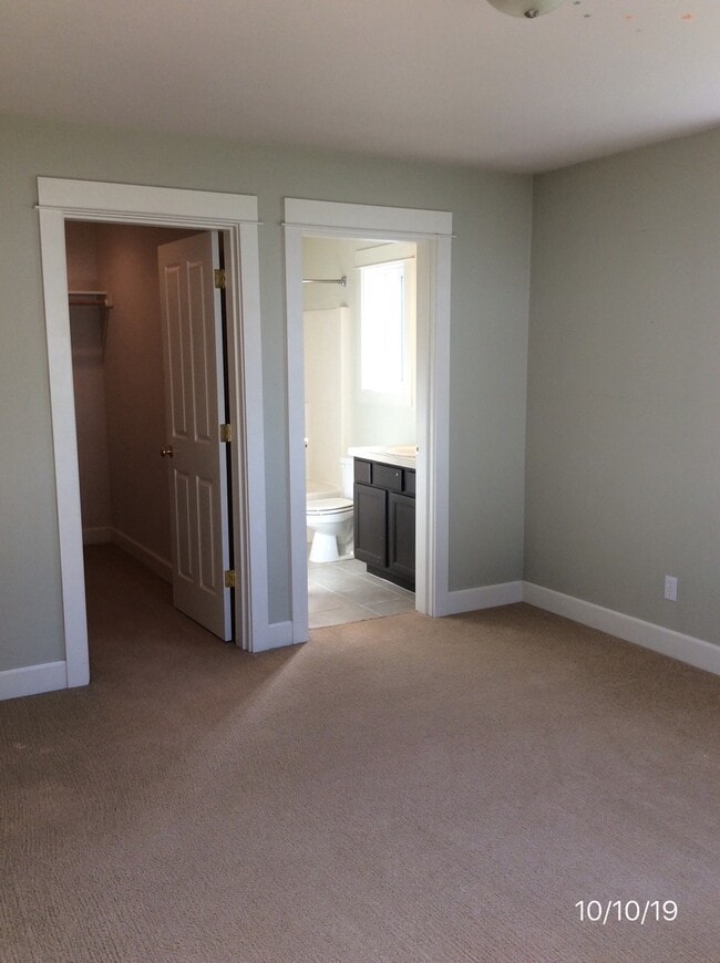 Building Photo - 1511 Burrows Ct