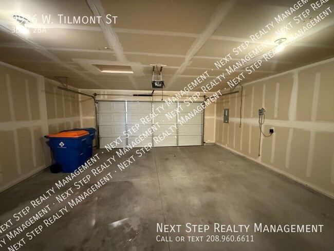 Building Photo - 9926 W Tilmont St