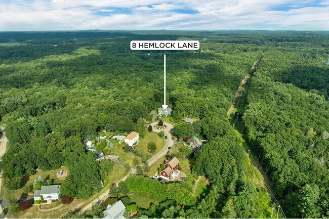 Building Photo - 8 Hemlock Ln