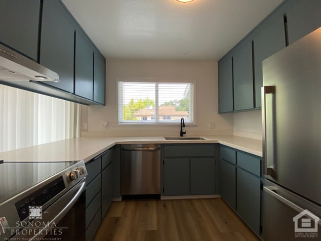 Building Photo - 2BD/2BA Upstairs Duplex with Garage