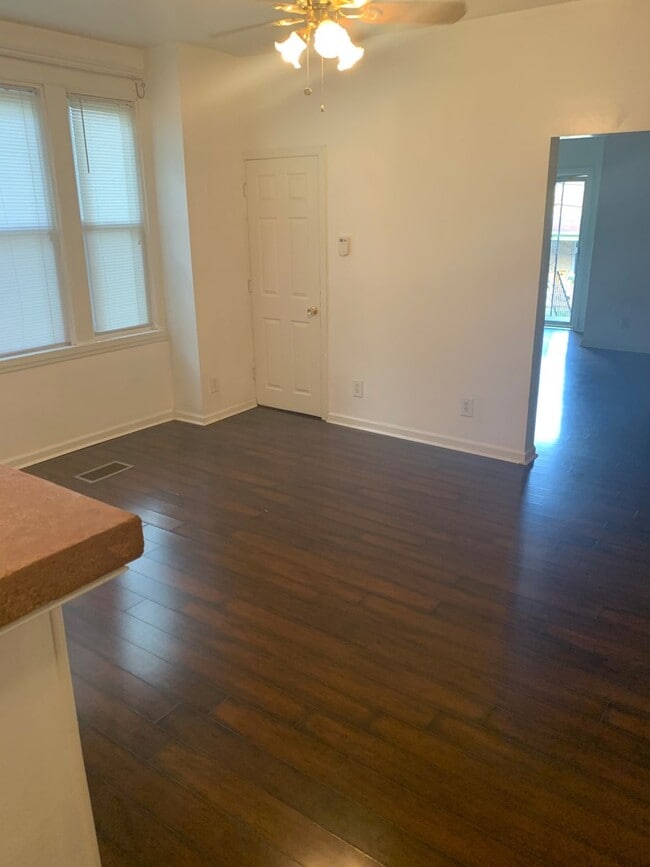Building Photo - Two Bedroom/1.5 Bath in the Heart of Mt. W...