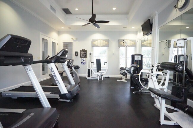 Building Photo - 826 Dakota Dr