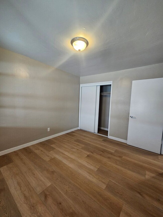 Building Photo - 7186 Central Ave