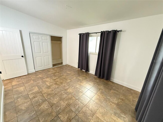 Building Photo - 4394 Pompano Dr SE