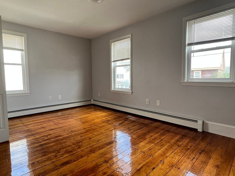 Building Photo - 37 Winchester St