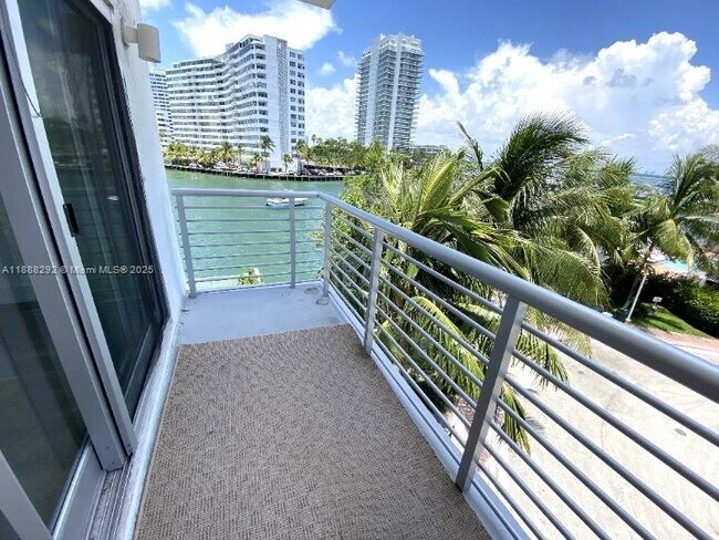 Building Photo - 1450 Lincoln Rd