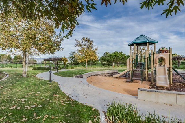 Building Photo - 11 Golf Dr