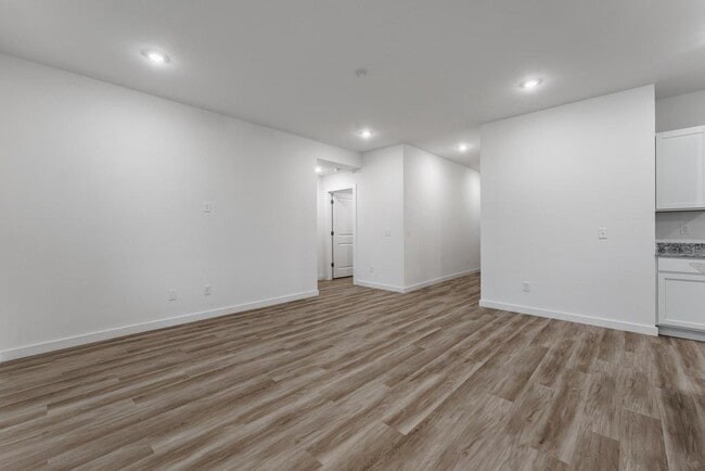 Building Photo - 307 NW Granny Smith St