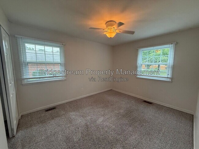 Building Photo - 4225 Fernbrook St