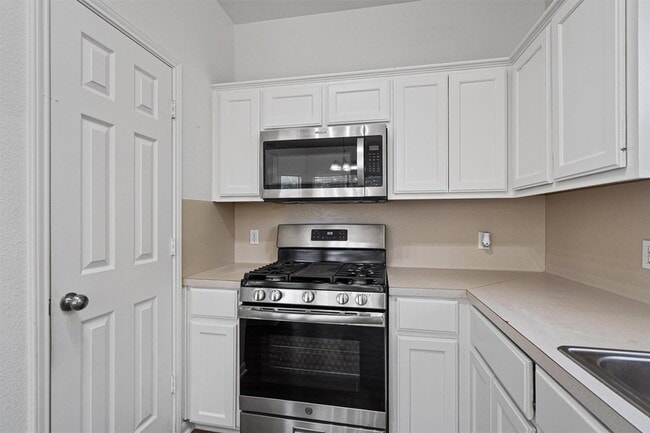 Building Photo - 204 Mallard Cove