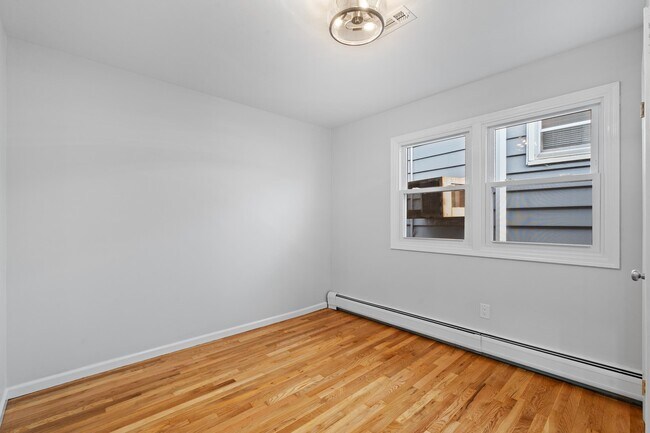 Building Photo - 144 W 30th St