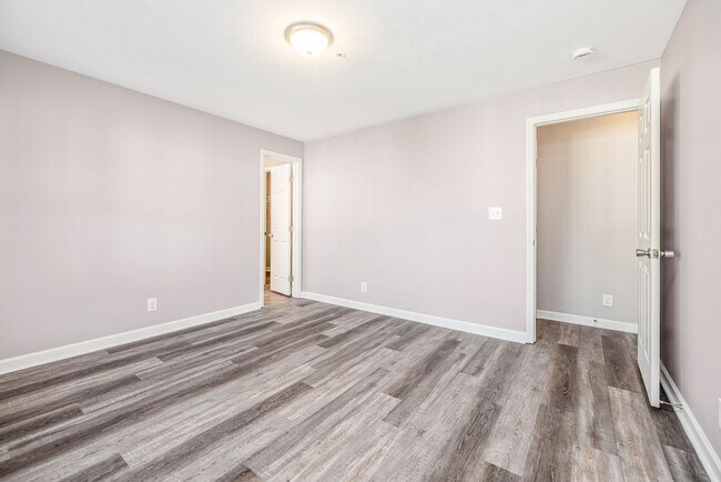 Building Photo - NEW Interior 3 bedroom 2 bathroom home